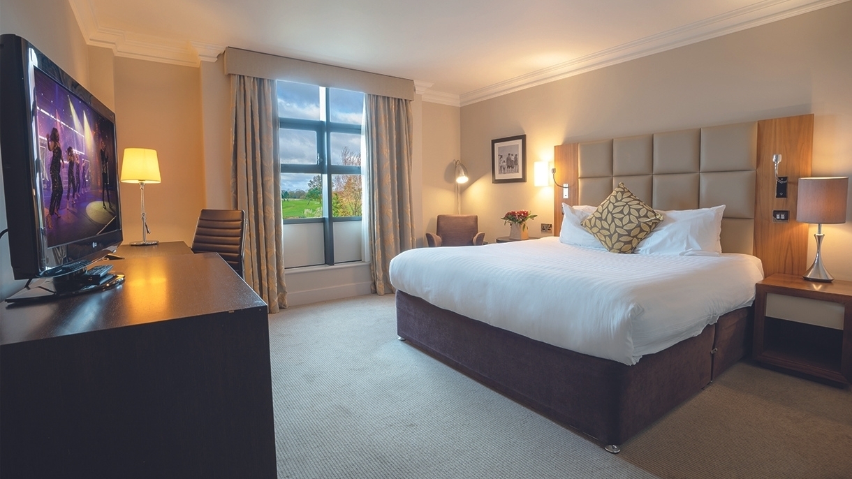 Hotel room with TV and double bed